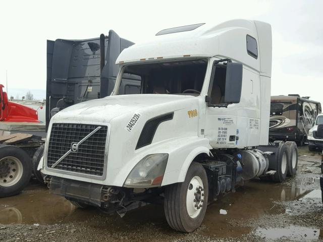 4V4NC9EJ4CN551451 - 2012 VOLVO VN VNL WHITE photo 2