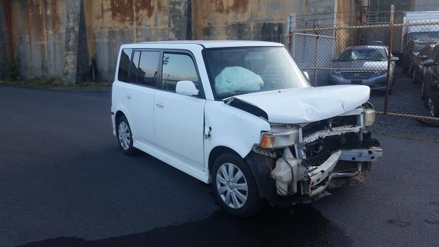 JTLKT324650208123 - 2005 TOYOTA SCION XB WHITE photo 1