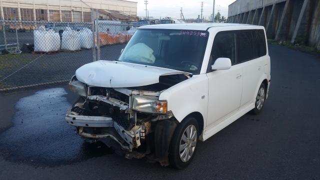 JTLKT324650208123 - 2005 TOYOTA SCION XB WHITE photo 2