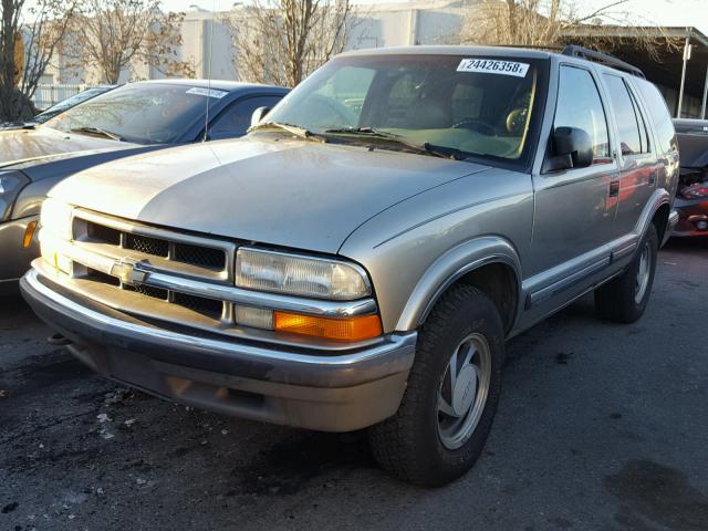 1GNDT13W9X2126345 - 1999 CHEVROLET BLAZER GOLD photo 2