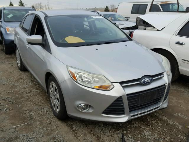 1FAHP3F20CL217646 - 2012 FORD FOCUS SE SILVER photo 1