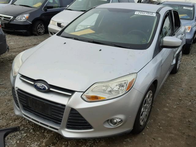 1FAHP3F20CL217646 - 2012 FORD FOCUS SE SILVER photo 2