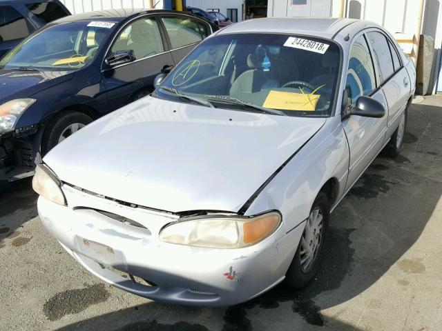 1FAFP13PXWW240575 - 1998 FORD ESCORT SE SILVER photo 2