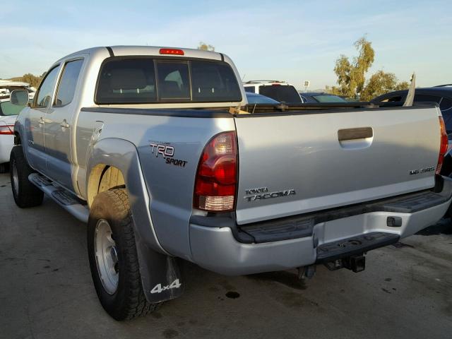 5TEMU52N67Z325726 - 2007 TOYOTA TACOMA DOU SILVER photo 3