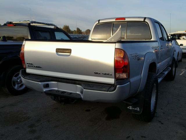 5TEMU52N67Z325726 - 2007 TOYOTA TACOMA DOU SILVER photo 4