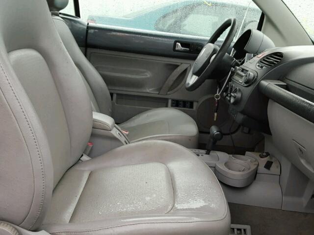 3VWCD31Y84M310274 - 2004 VOLKSWAGEN NEW BEETLE 灰色 照片 5