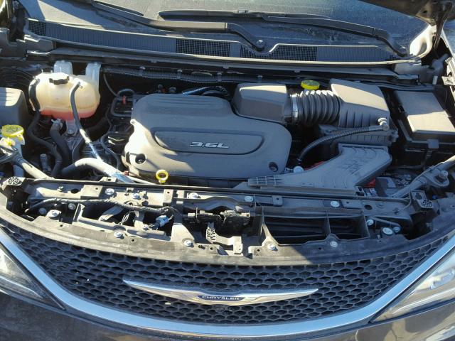 2C4RC1EG1HR653612 - 2017 CHRYSLER PACIFICA T GRAY photo 7