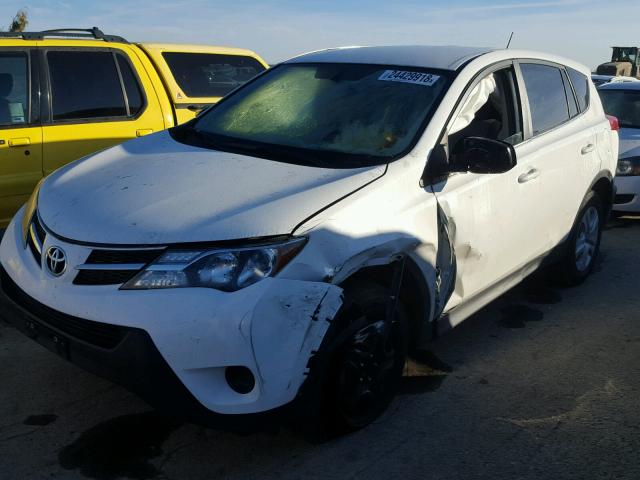 JTMZFREV8FJ033099 - 2015 TOYOTA RAV4 LE WHITE photo 2