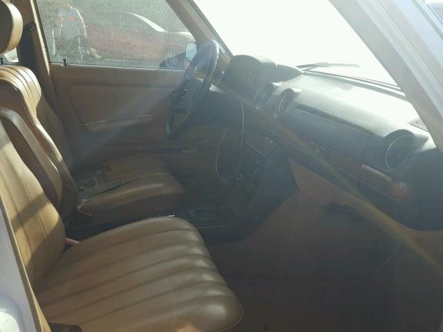 WDB12313012192421 - 1980 MERCEDES-BENZ 300 D WHITE photo 5