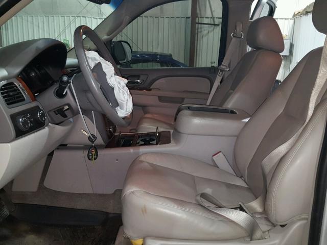 1GNSKCE05BR185214 - 2011 CHEVROLET TAHOE K150 SILVER photo 5