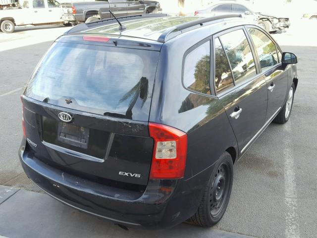 KNAFG526977102304 - 2007 KIA RONDO LX BLACK photo 4