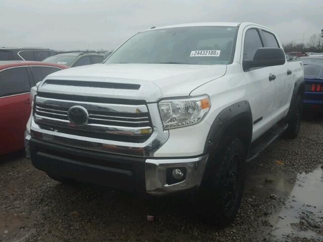 5TFEM5F11GX107079 - 2016 TOYOTA TUNDRA CRE WHITE photo 2