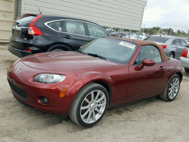 JM1NC25FX60120175 - 2006 MAZDA MX-5 MIATA BURGUNDY photo 2