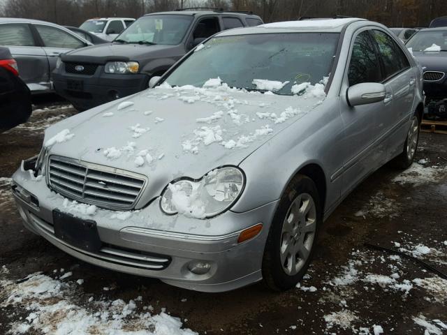 WDBRF84J75F683115 - 2005 MERCEDES-BENZ C 320 4MAT SILVER photo 2