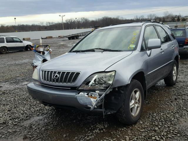 JTJHF10UX20258875 - 2002 LEXUS RX 300 GRAY photo 2