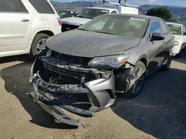 4T1BF1FK0FU493259 - 2015 TOYOTA CAMRY LE GRAY photo 2