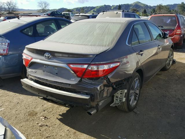 4T1BF1FK0FU493259 - 2015 TOYOTA CAMRY LE GRAY photo 4