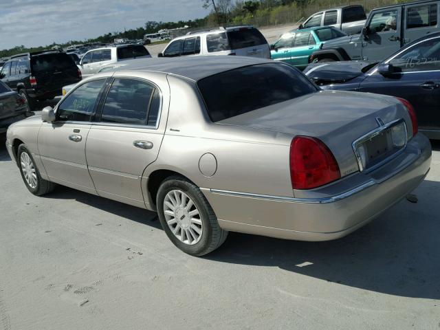 1LNHM81WX3Y628500 - 2003 LINCOLN TOWN CAR E BEIGE photo 3