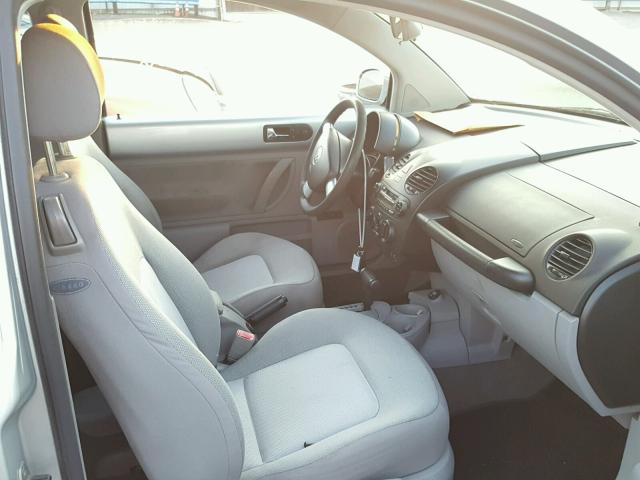 3VWCD31C14M409216 - 2004 VOLKSWAGEN NEW BEETLE 银色 照片 5