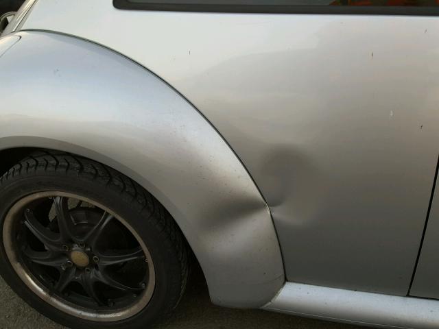 3VWCD31C14M409216 - 2004 VOLKSWAGEN NEW BEETLE 银色 照片 9