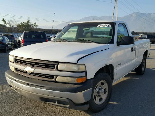 1GCEC14V02Z213702 - 2002 CHEVROLET SILVERADO WHITE photo 2