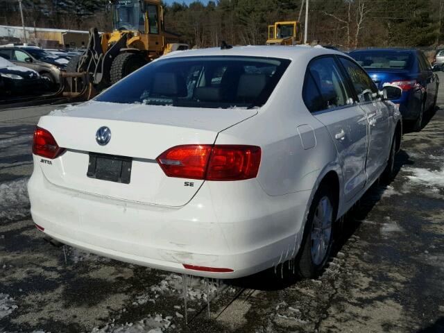 3VWD17AJ8EM352288 - 2014 VOLKSWAGEN JETTA SE WHITE photo 4