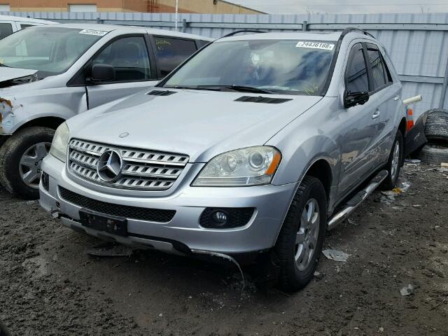 4JGBB86E16A082114 - 2006 MERCEDES-BENZ ML 350 SILVER photo 2