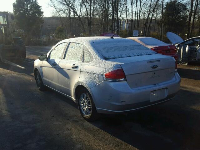 1FAHP35N89W186150 - 2009 FORD FOCUS SE SILVER photo 3