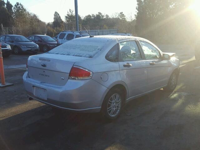 1FAHP35N89W186150 - 2009 FORD FOCUS SE SILVER photo 4