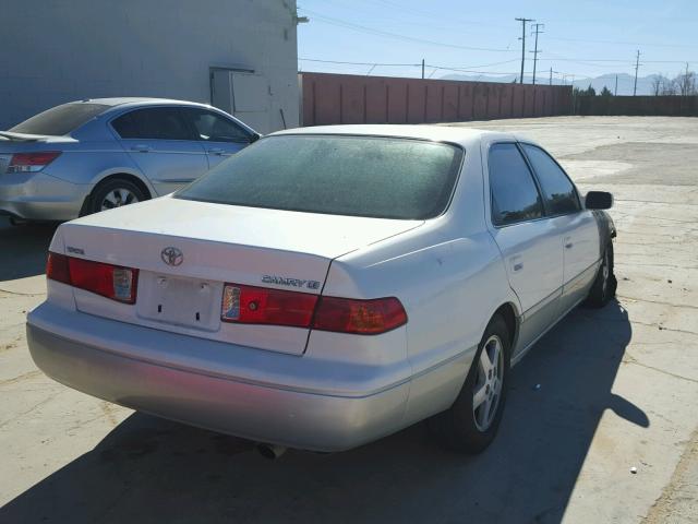 JT2BG22K210552379 - 2001 TOYOTA CAMRY CE WHITE photo 4