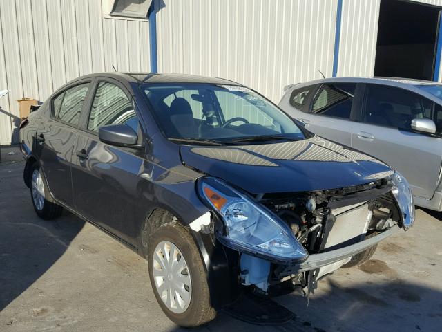 3N1CN7AP9HL830013 - 2017 NISSAN VERSA S GRAY photo 1