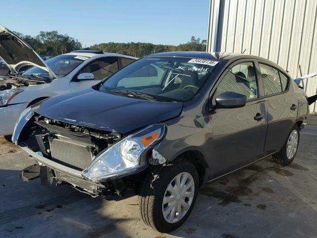 3N1CN7AP9HL830013 - 2017 NISSAN VERSA S GRAY photo 2