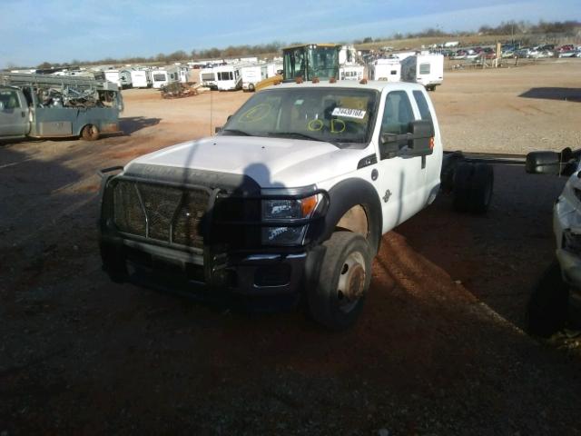 1FD0X5HT2CEC35994 - 2012 FORD F550 SUPER WHITE photo 2