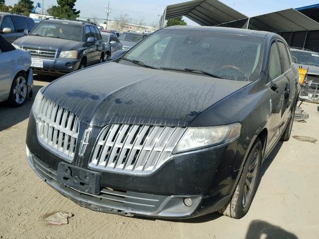 2LMHJ5AT2ABJ03510 - 2010 LINCOLN MKT BLACK photo 2