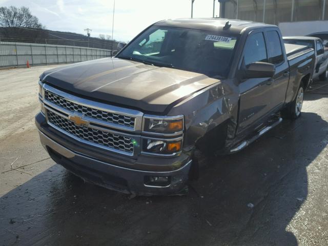 1GCRCREH2FZ306137 - 2015 CHEVROLET SILVERADO BROWN photo 2