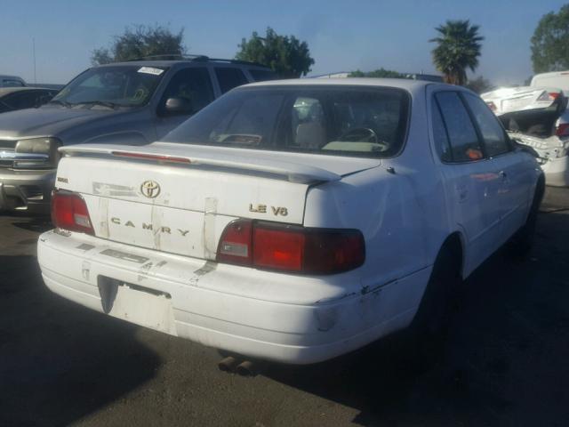 JT2BF12K3T0176470 - 1996 TOYOTA CAMRY LE WHITE photo 4