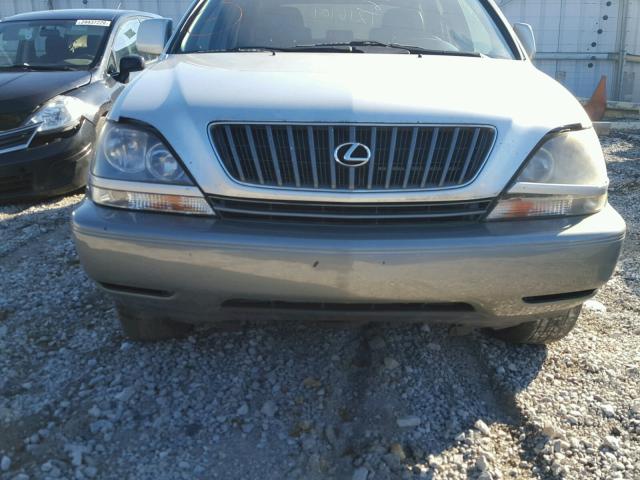 JT6HF10U6Y0113951 - 2000 LEXUS RX 300 SILVER photo 9