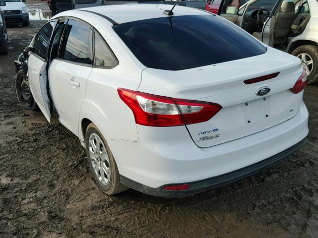 1FAHP3F25CL327463 - 2012 FORD FOCUS SE WHITE photo 3