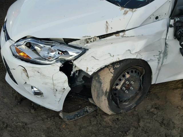 1FAHP3F25CL327463 - 2012 FORD FOCUS SE WHITE photo 9