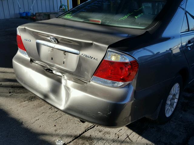 4T1BE32KX5U944331 - 2005 TOYOTA CAMRY LE GRAY photo 9