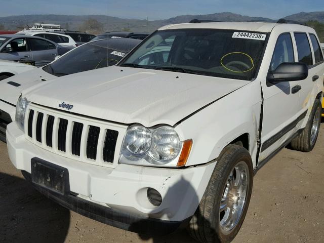 1J4GS48K66C230195 - 2006 JEEP GRAND CHER WHITE photo 2