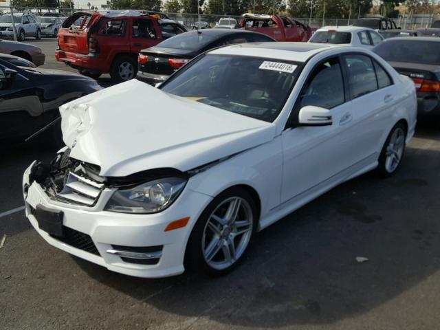 WDDGF4HB7DA771801 - 2013 MERCEDES-BENZ C 250 WHITE photo 2