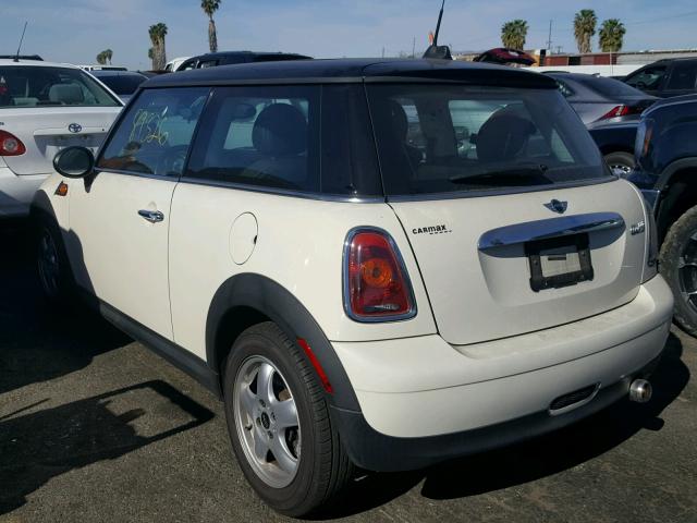 WMWMF3C55ATZ66396 - 2010 MINI COOPER WHITE photo 3