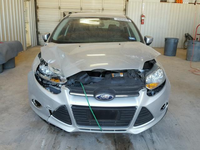 1FADP3F25EL336374 - 2014 FORD FOCUS SE SILVER photo 9