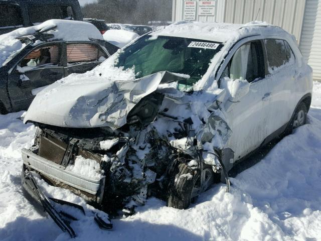 KL7CJPSBXGB616558 - 2016 CHEVROLET TRAX 1LT WHITE photo 2