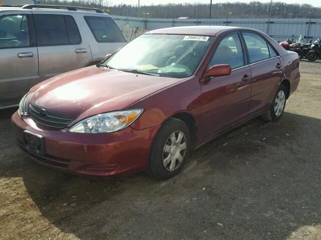 4T1BE32K42U051146 - 2002 TOYOTA CAMRY LE RED photo 2