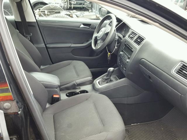 3VW2K7AJ7EM332022 - 2014 VOLKSWAGEN JETTA BASE შავი ფოტო 5