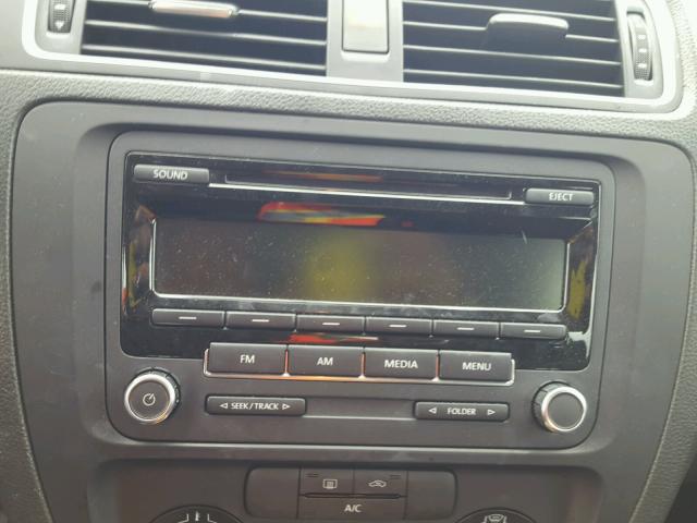 3VW2K7AJ7EM332022 - 2014 VOLKSWAGEN JETTA BASE შავი ფოტო 9