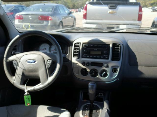 1FMYU93165KA34998 - 2005 FORD ESCAPE XLT BLACK photo 9