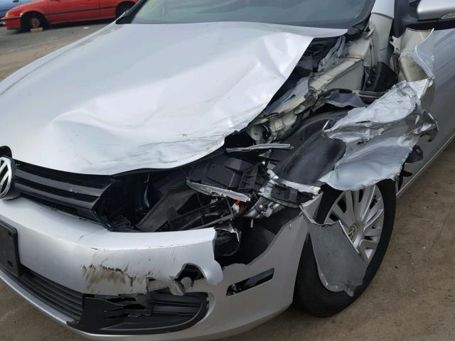 WVWDB7AJ5DW127017 - 2013 VOLKSWAGEN GOLF 银色 照片 9